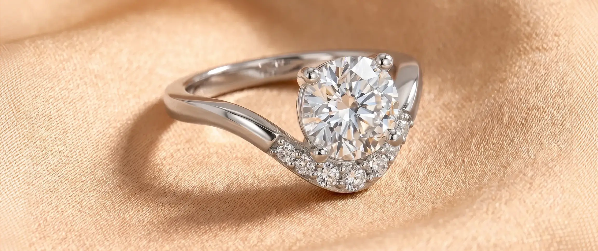 Curved Crest Ring
